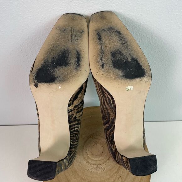 J. Renee Gold and Brown Tiger Patterned Chunky Heels Size 8M EUC - Picture 6 of 7